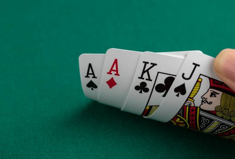 Luật Chơi Omaha Poker – Hướng Dẫn Chi Tiết Từ A Đến Z 28 Chọn bài tẩy mạnh ngay từ đầu